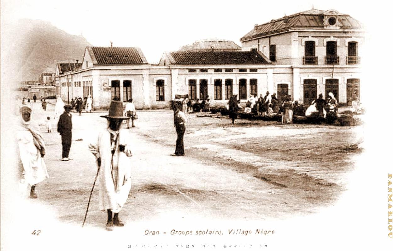 CA a- 047- Village negre.jpg